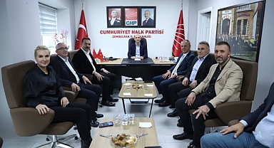 Ak Parti'den CHP'ye hayırlı olsun ziyareti