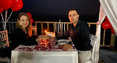 Gazeteciden romantik evlilik teklifi!