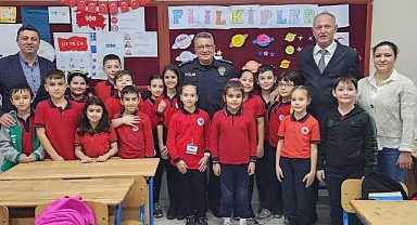 Emniyet Müdürü Sinan Ergen kendisine tebrik kartı hazırlayan öğrenciyi ziyaret etti