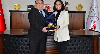 Aşık Veysel'in torunundan Rektör Prof. Dr. İsmail Hakkı Özölçer’e ziyaret
