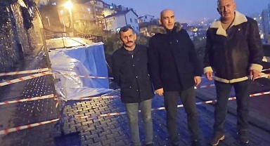 CHP'li Başkanlar, heyelan nedeniyle çöken yolu incelediler.