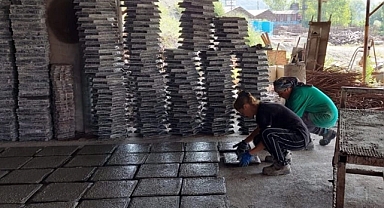 Ekmeğini taştan çıkarıyorlar