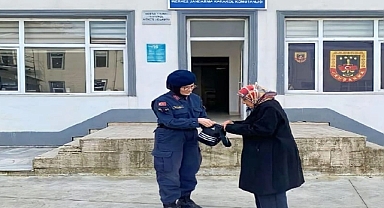 Jandarmanın bulduğu para dolu çanta sahibine teslim edildi