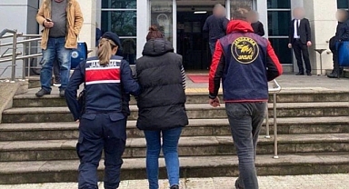 Kendisini kamu görevlisi gibi tanıtıp insanları dolandıran kadın tutuklandı