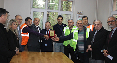 Treni durdurup ambulansa yol veren makinist ödüllendirildi