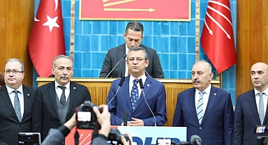 Vedat Öztürk'e rozetini Özel taktı