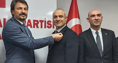 Burhan Sezgin törenle CHP'ye geçti