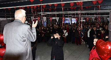 Posbıyık, Halk Kafe’de sevgililerle buluştu