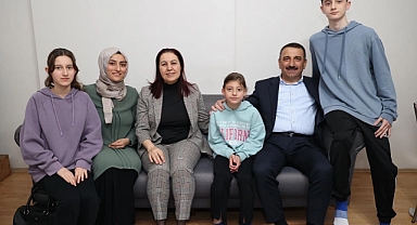 Vali Osman Hacıbektaşoğlu ve eşi, şehit polisin ailesiyle iftarda buluştu