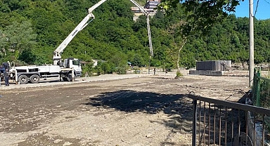 Plajda hummalı çalışma